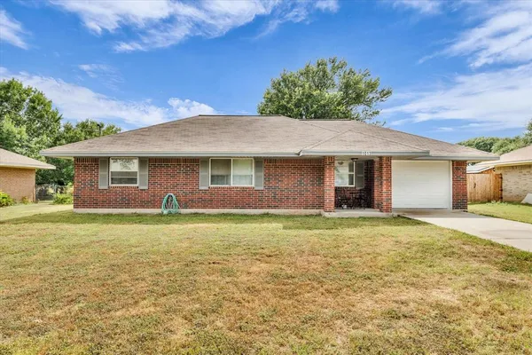 $215,000 | 1013 South Madison Avenue, McGregor, TX 76657