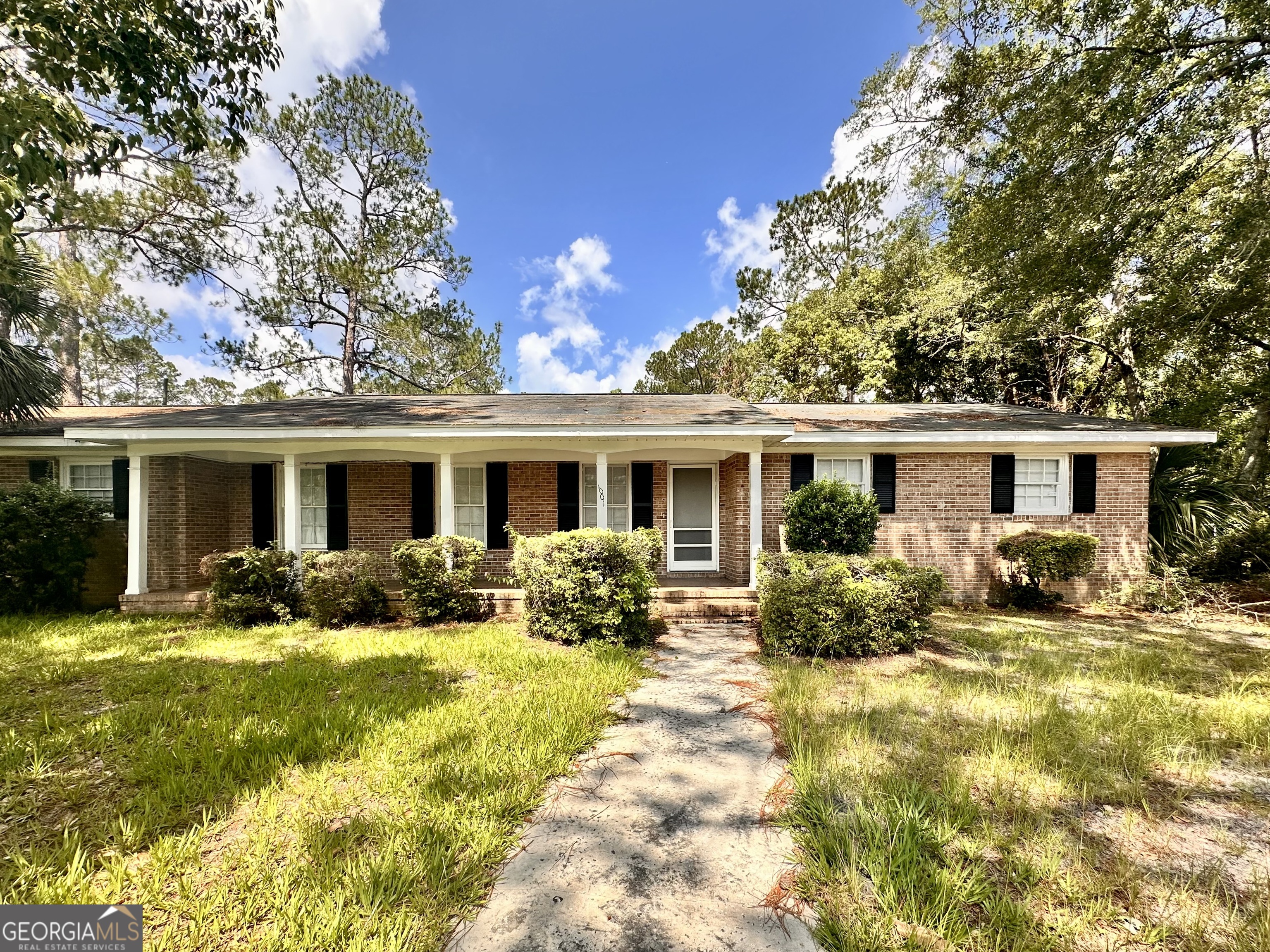 1001 Darling Avenue Waycross, GA 31501 - Photo 1 of 37