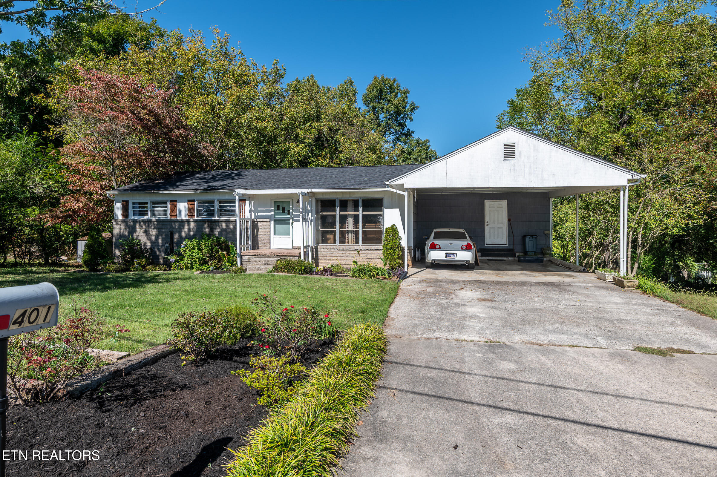 401 West Ridgecrest Drive Kingston, TN 37763 - Photo 2 of 25 2 Car Carport
