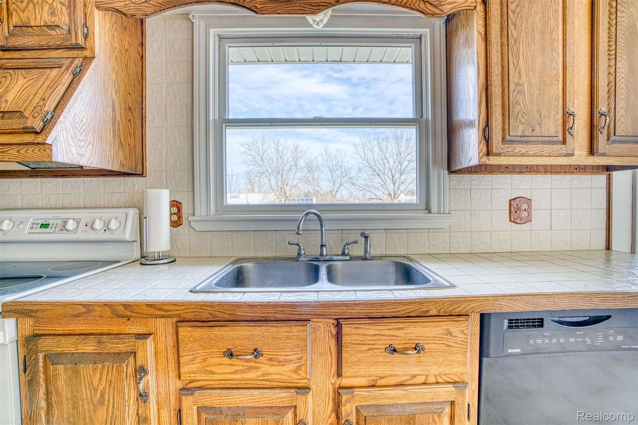 10189 West Sargent Road Fowlerville, MI 48836 - Photo 6 of 32 DSC05600_8.jpg