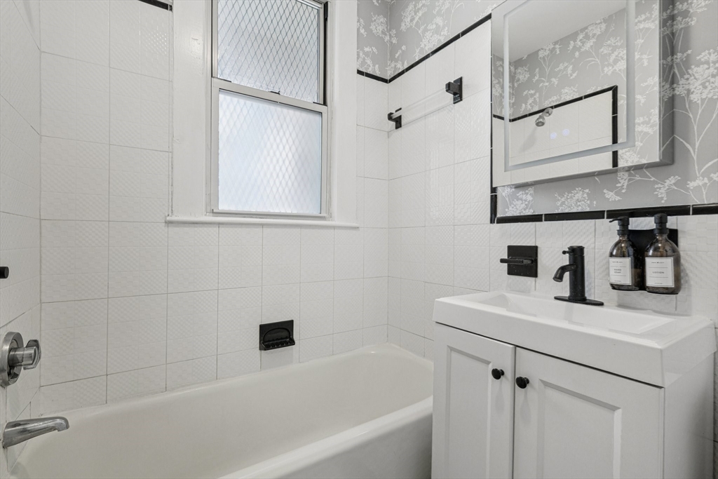 164 Ruthven Street, Unit 1 Boston, MA 02121 - Photo 24 of 35 Gallery Image 24