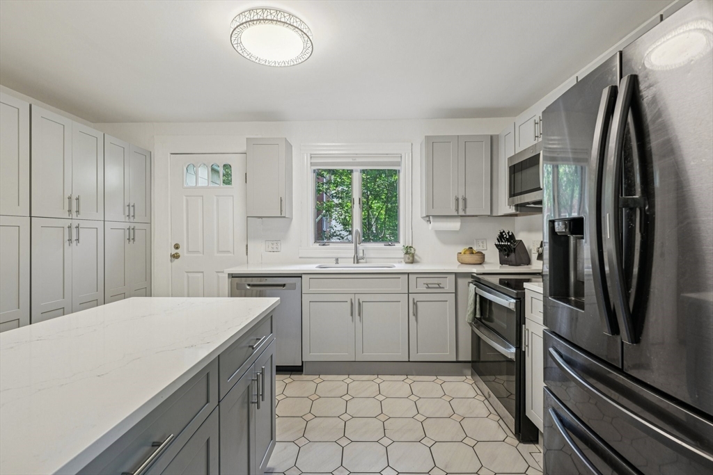 164 Ruthven Street, Unit 1 Boston, MA 02121 - Photo 5 of 35 Gallery Image 5