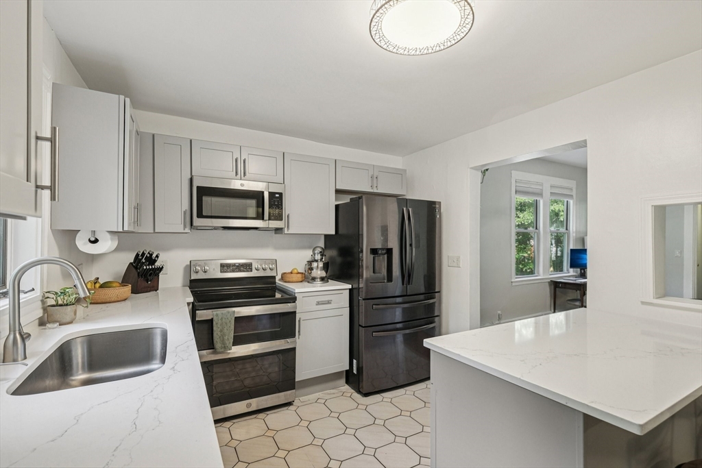 164 Ruthven Street, Unit 1 Boston, MA 02121 - Photo 6 of 35 Gallery Image 6