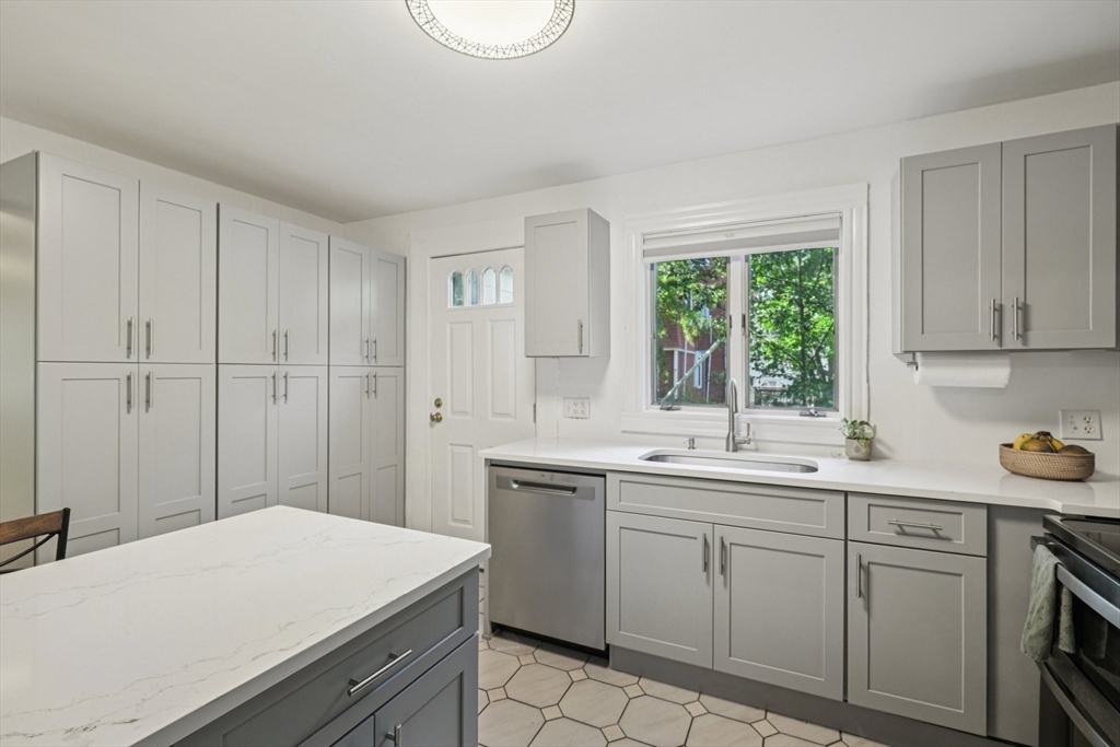 164 Ruthven Street, Unit 1 Boston, MA 02121 - Photo 7 of 35 Gallery Image 7