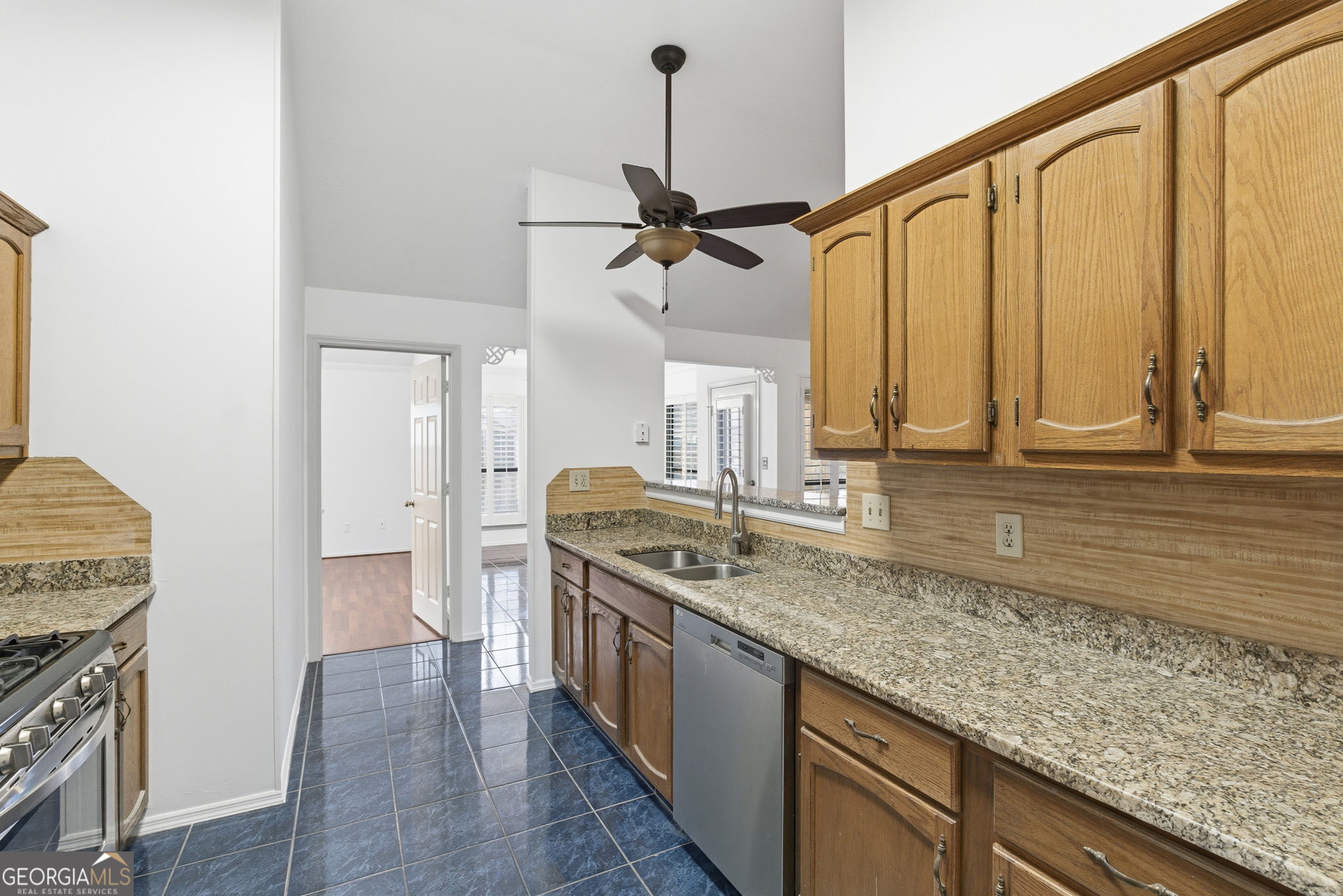 523 North Shore Road Lithonia, GA 30058 - Photo 6 of 26