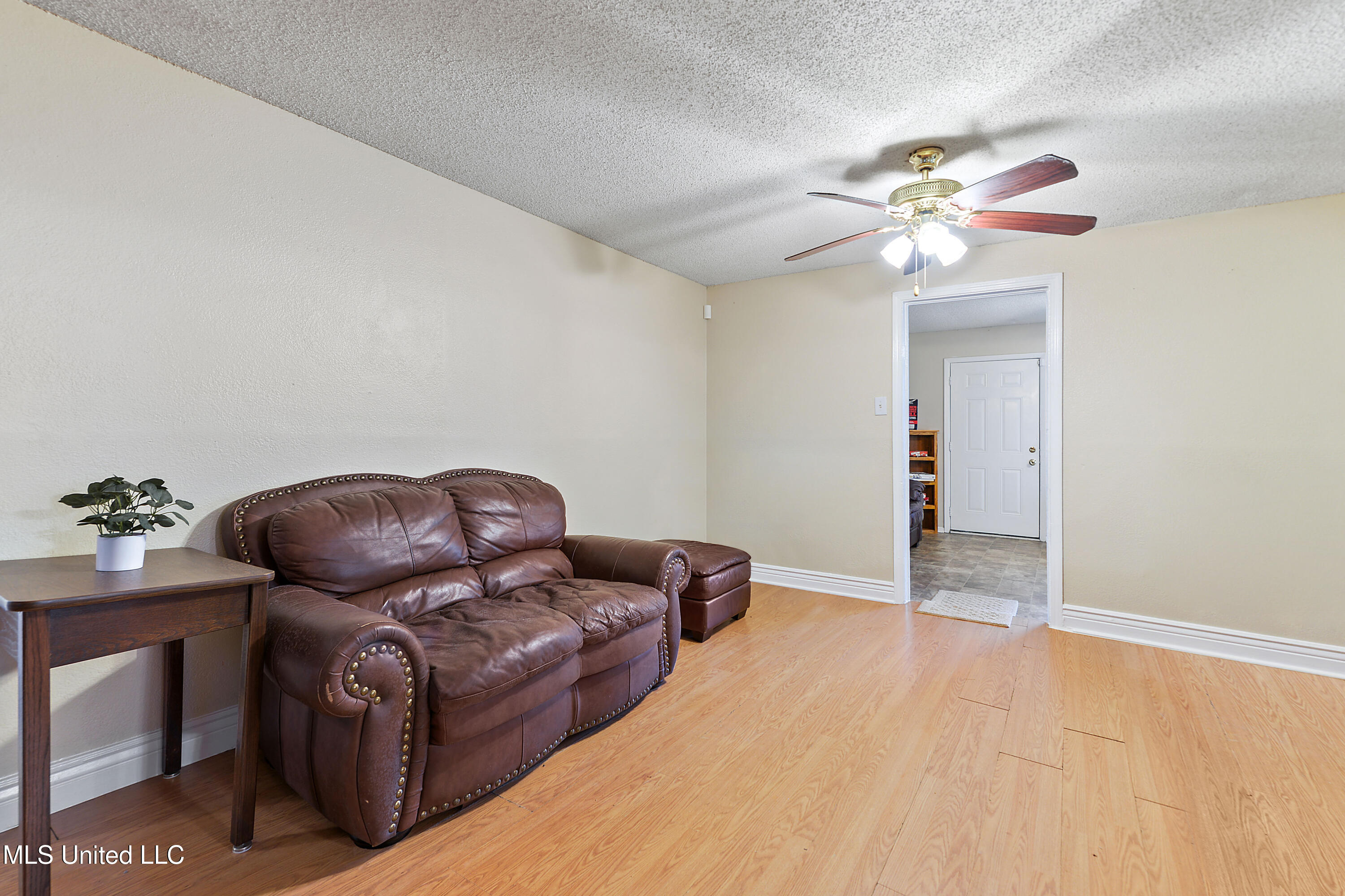 207 McCaughan Avenue Long Beach, MS 39560 - Photo 4 of 21 004