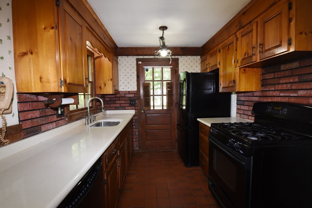 58 Carriage Road Hanson, MA 02341 - Photo 13 of 35