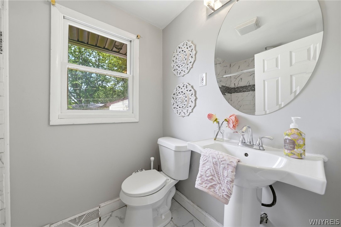112 Hartford Road Amherst, NY 14226 - Photo 26 of 50 2nd floor bath