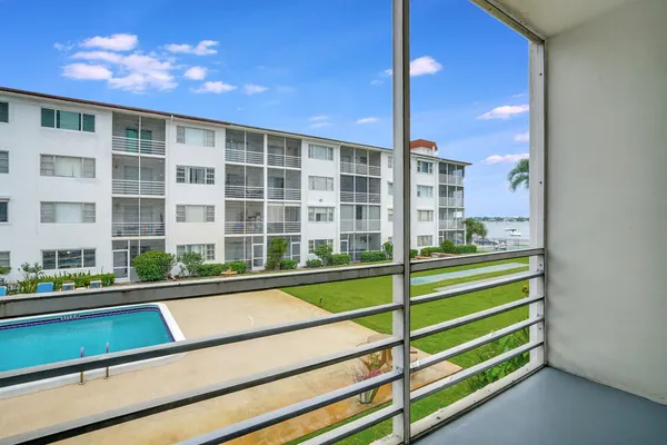 $1,600 | 4500 North Flagler Drive, Unit C8, West Palm Beach, FL 33407