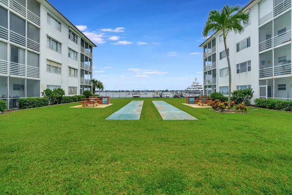 $1,600 | 4500 North Flagler Drive, Unit C8, West Palm Beach, FL 33407