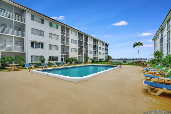 $1,600 | 4500 North Flagler Drive, Unit C8, West Palm Beach, FL 33407