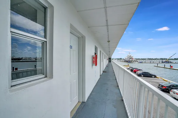 $1,600 | 4500 North Flagler Drive, Unit C8, West Palm Beach, FL 33407