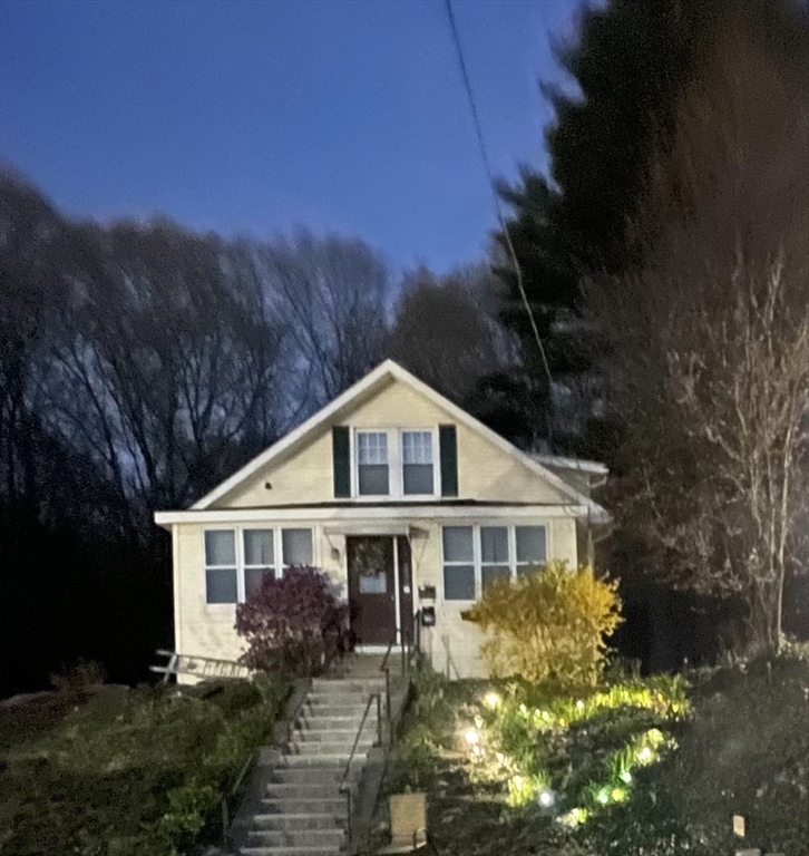 27 Malvern Road Worcester, MA 01610 - Photo 3 of 13