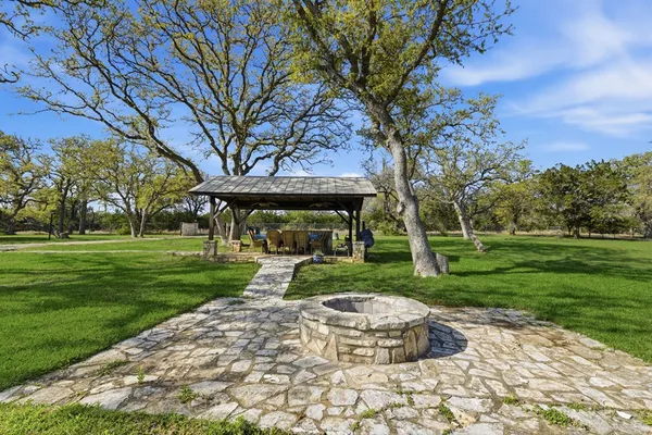$1,900,000 | 125 West Mauk Road, Ingram, TX 78025