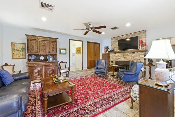 $1,900,000 | 125 West Mauk Road, Ingram, TX 78025