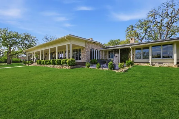 $1,900,000 | 125 West Mauk Road, Ingram, TX 78025