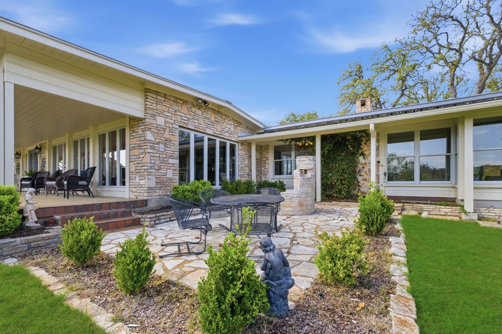 125 West Mauk Road Ingram, TX 78025 - Photo 9 of 45