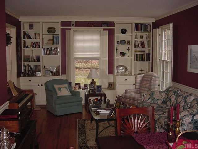 11612 Appaloosa Run West Raleigh, NC 27613 - Photo 2 of 12 a living room with furniture