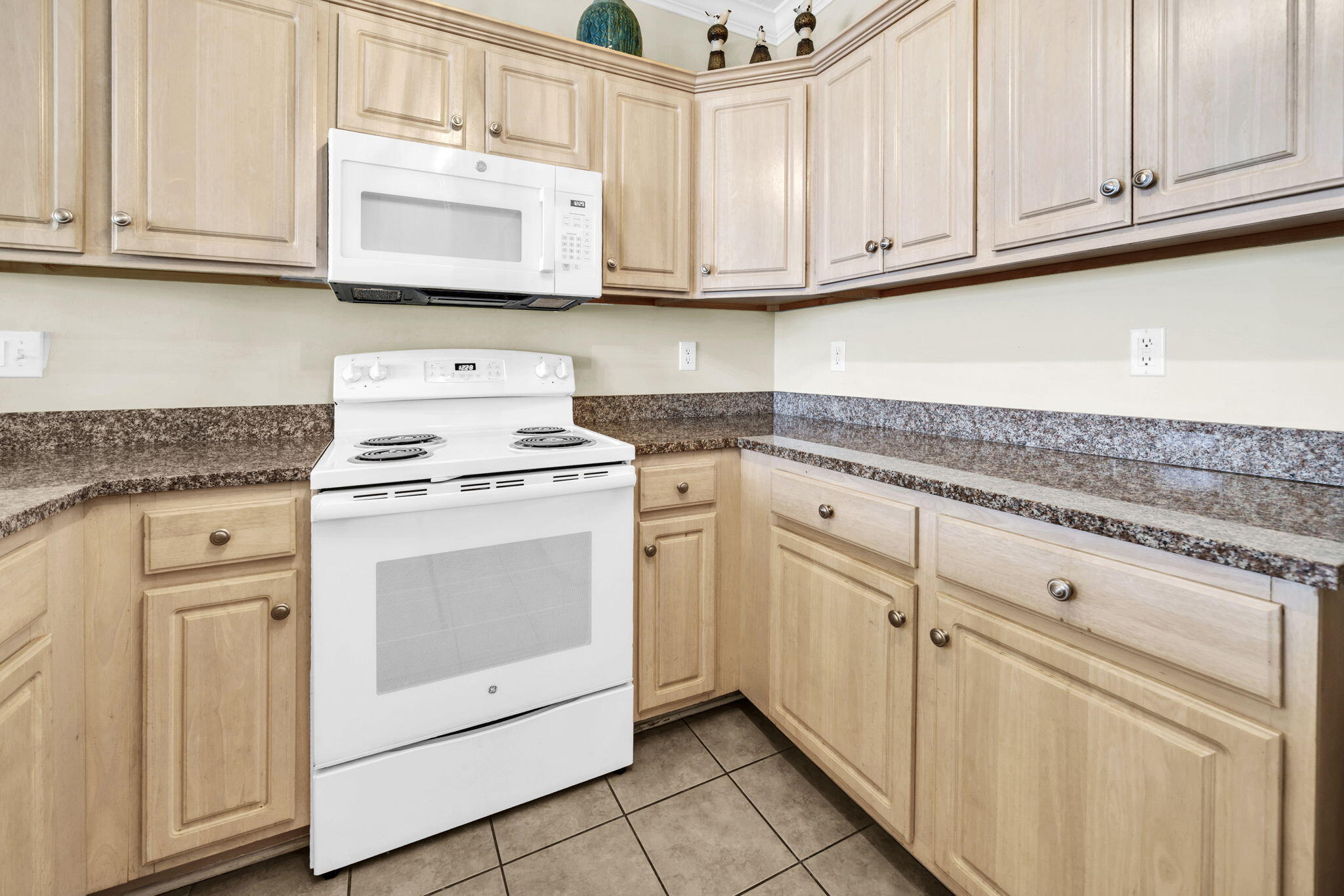 17545 Front Beach Road, Unit 1108 Panama City Beach, FL 32413 - Photo 16 of 43 Kitchen View 3