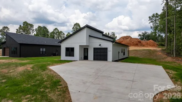 $299,000 | 921 Overlook Drive Southwest, Lenoir, NC 28645