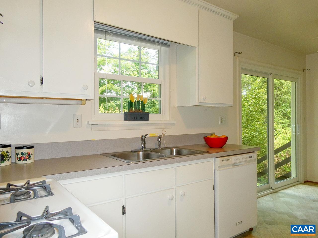 1502 Trailridge Road Charlottesville, VA 22903 - Photo 13 of 42 Gas cooking