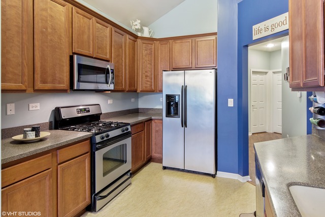 4335 Timber Ridge Court Joliet, IL 60431 - Photo 4 of 15