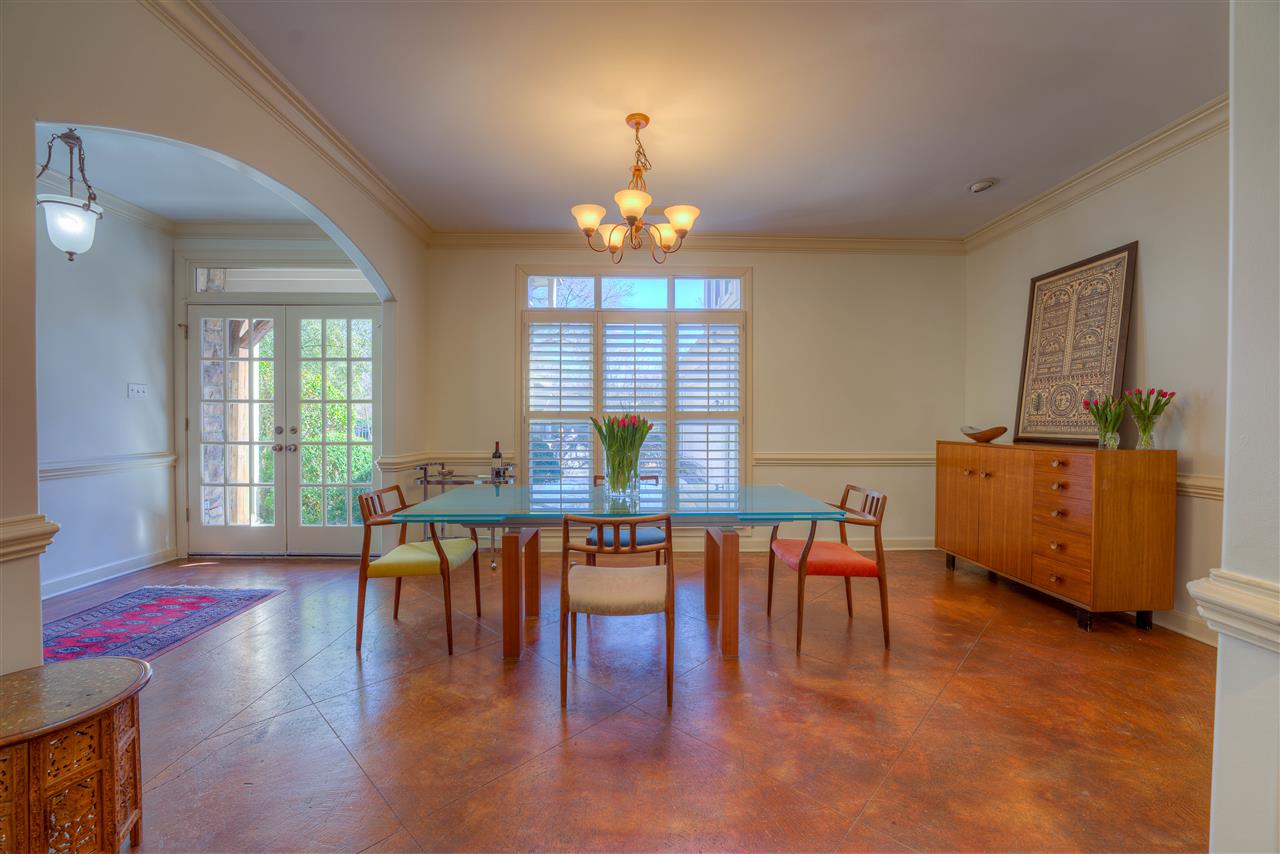 35 West Carlos Road Memphis, TN 38117 - Photo 2 of 24 Inviting entry with wonderful light and great flow from the moment you enter the door.