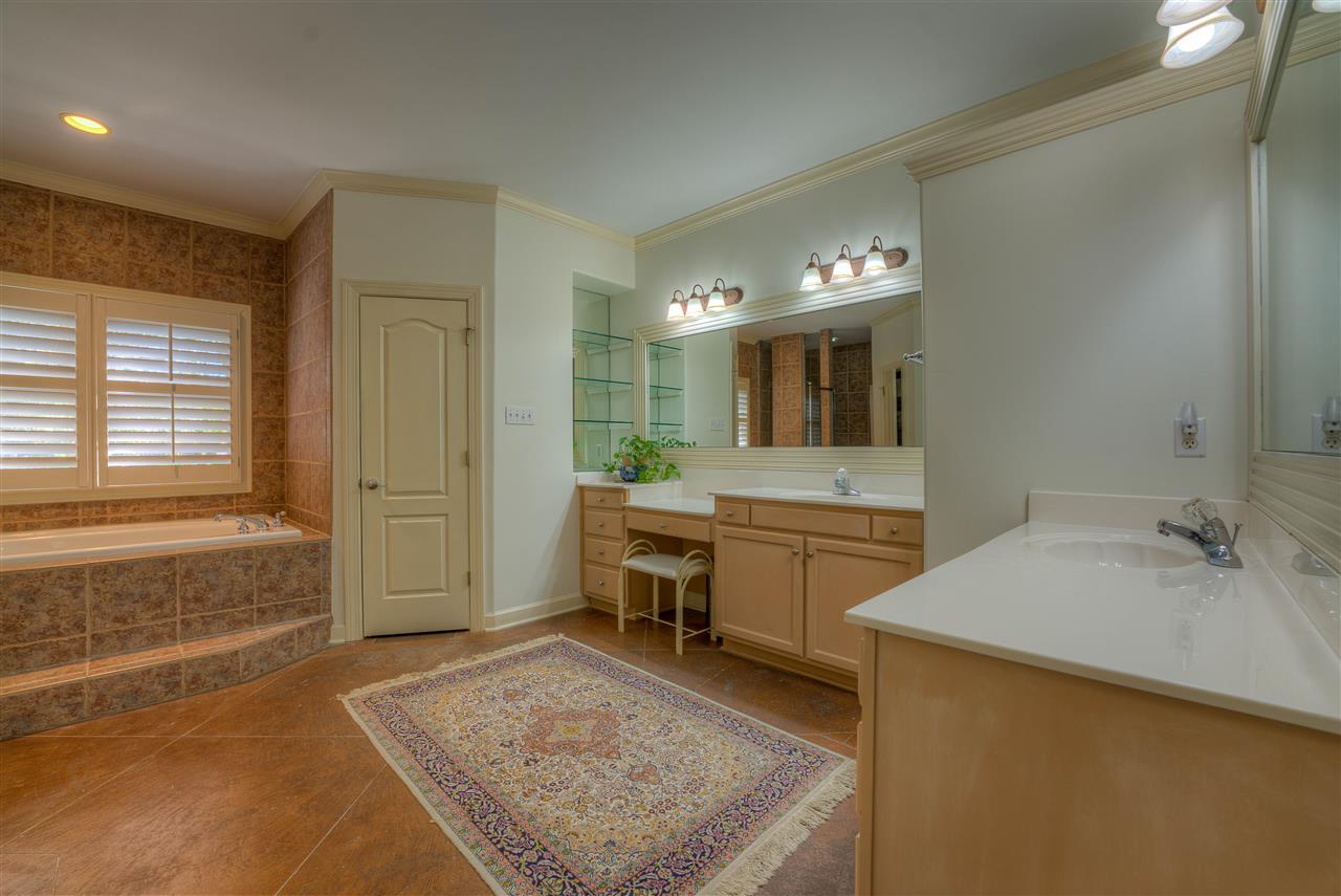 35 West Carlos Road Memphis, TN 38117 - Photo 7 of 24 Features two large walk in custom closets.