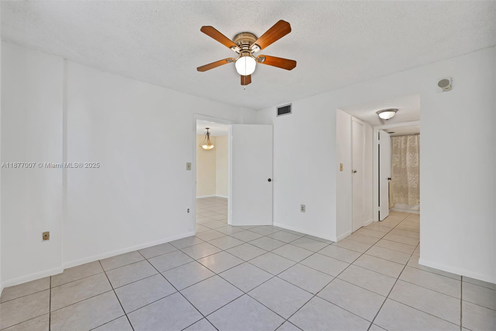 1673 Bay Road, Unit 403 Miami Beach, FL 33139 - Photo 12 of 22 Gallery Image 12