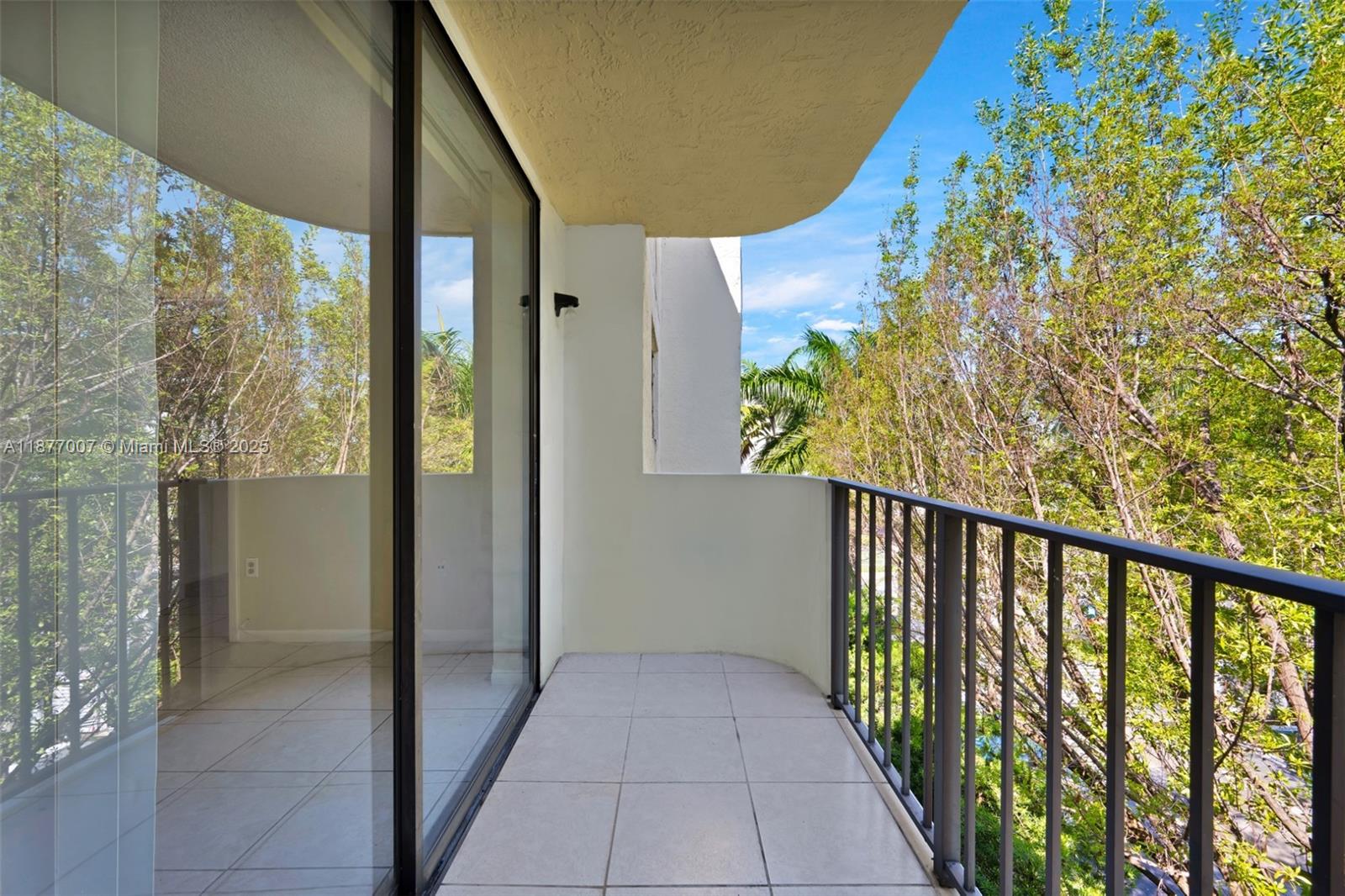 1673 Bay Road, Unit 403 Miami Beach, FL 33139 - Photo 18 of 22 Gallery Image 18