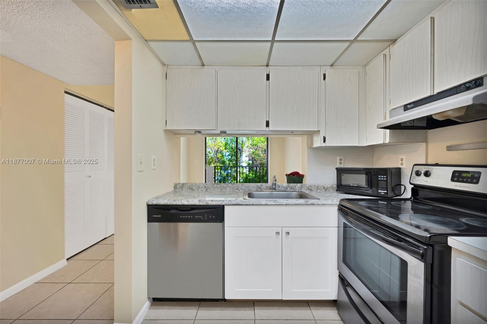 1673 Bay Road, Unit 403 Miami Beach, FL 33139 - Photo 8 of 22 Gallery Image 8
