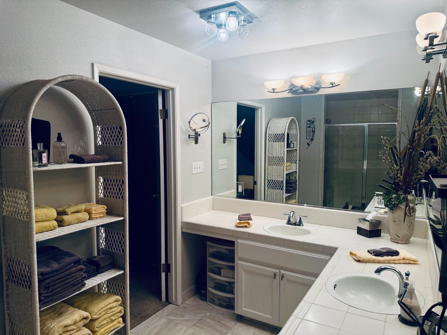 3109 Fredericksburg Way Modesto, CA 95355 - Photo 14 of 32 a bathroom with a double vanity sink and a mirror