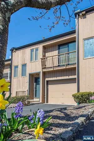 $587,900 | 313 Stephanie Drive, North Caldwell, NJ 07006