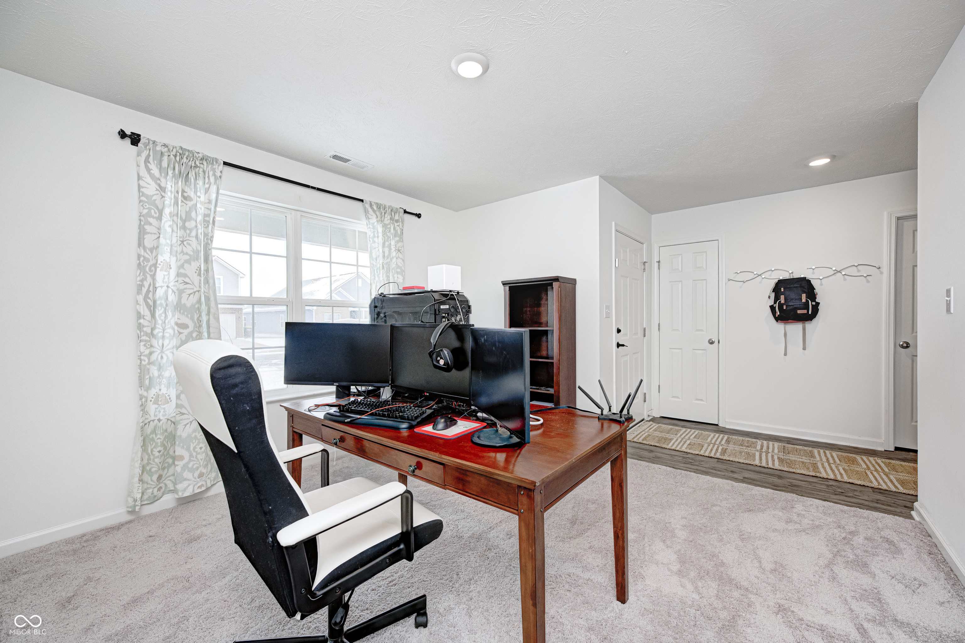 6758 Honeysuckle Way Pendleton, IN 46064 - Photo 3 of 32