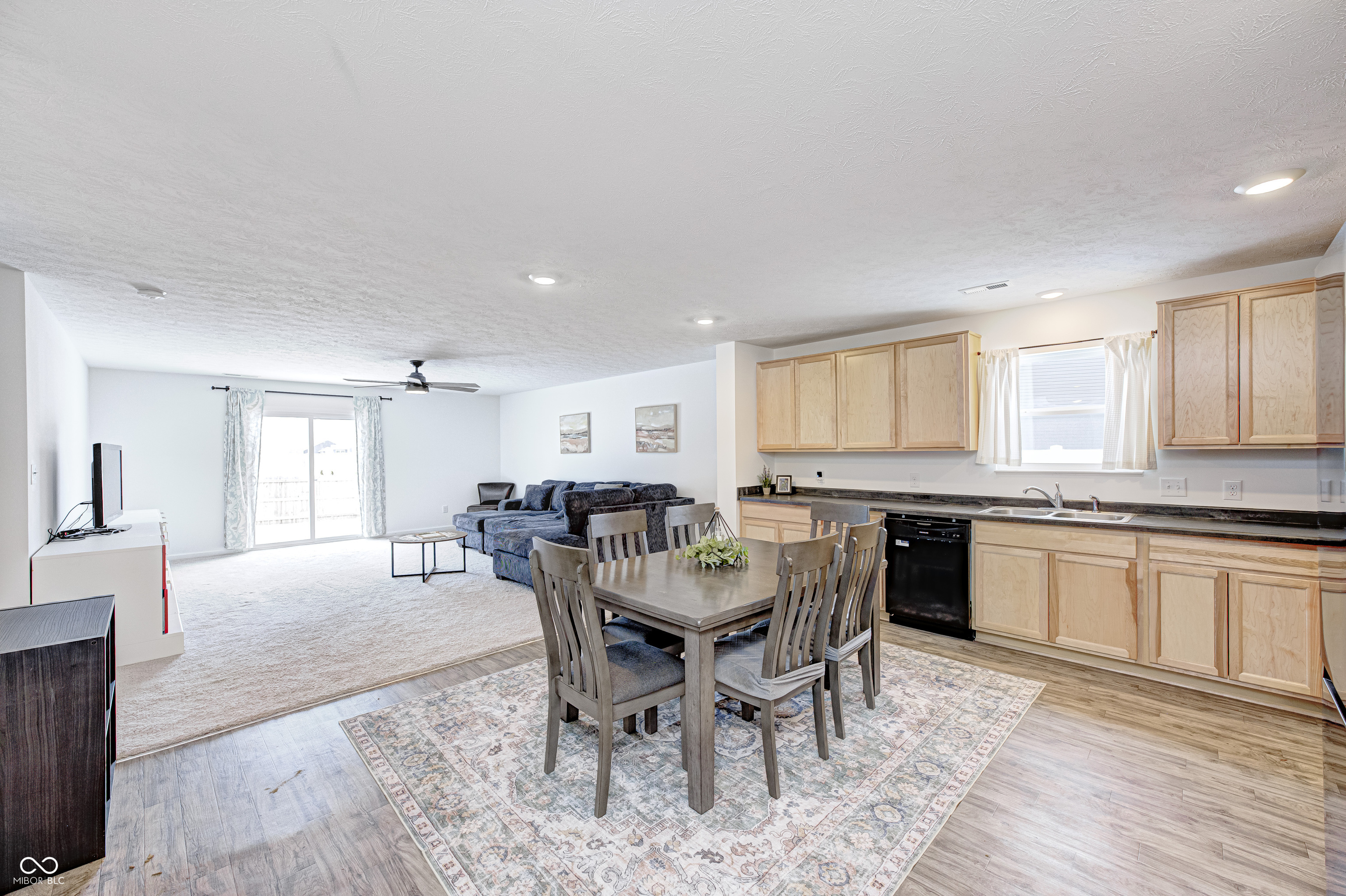 6758 Honeysuckle Way Pendleton, IN 46064 - Photo 4 of 32