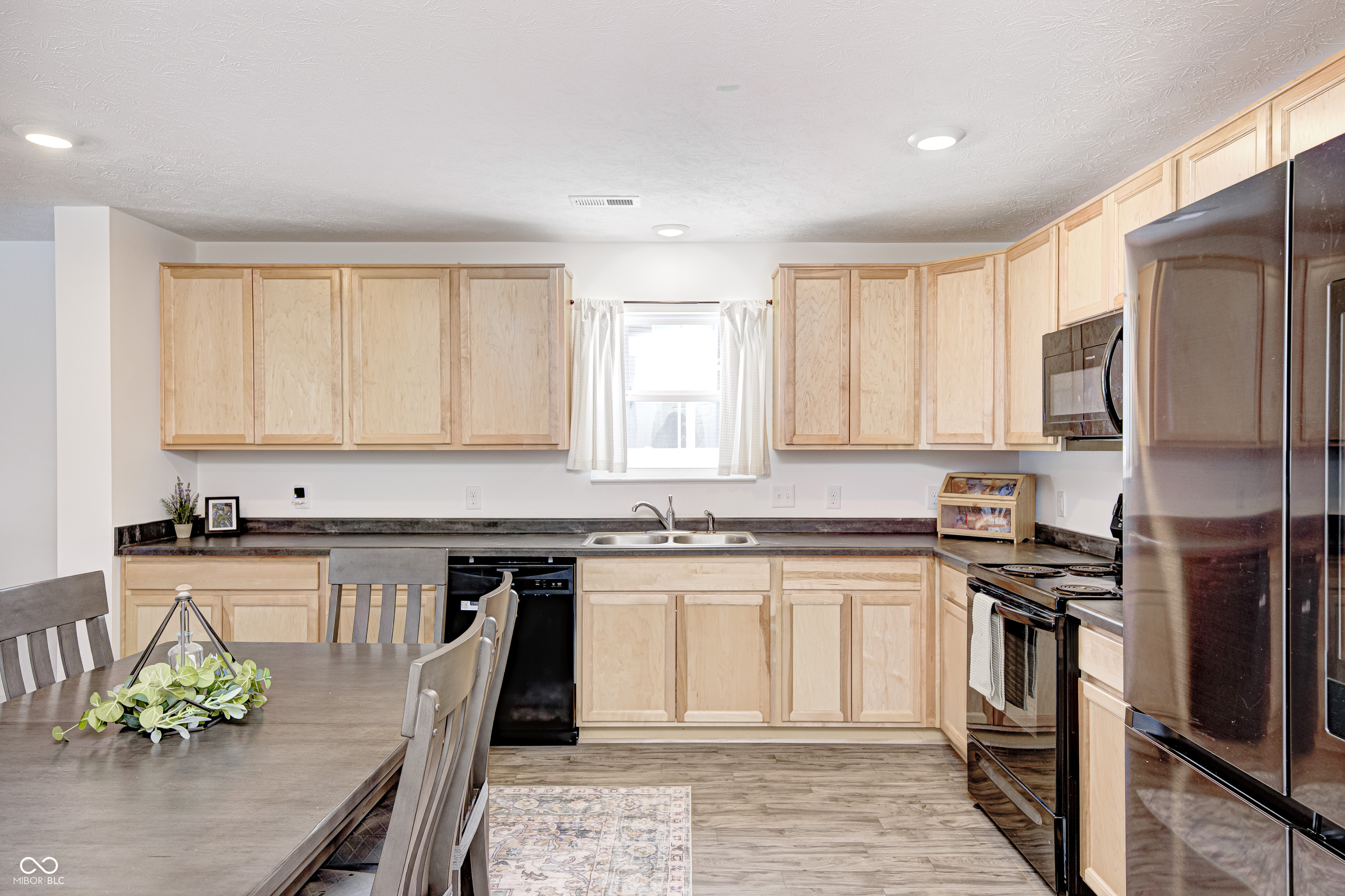 6758 Honeysuckle Way Pendleton, IN 46064 - Photo 5 of 32