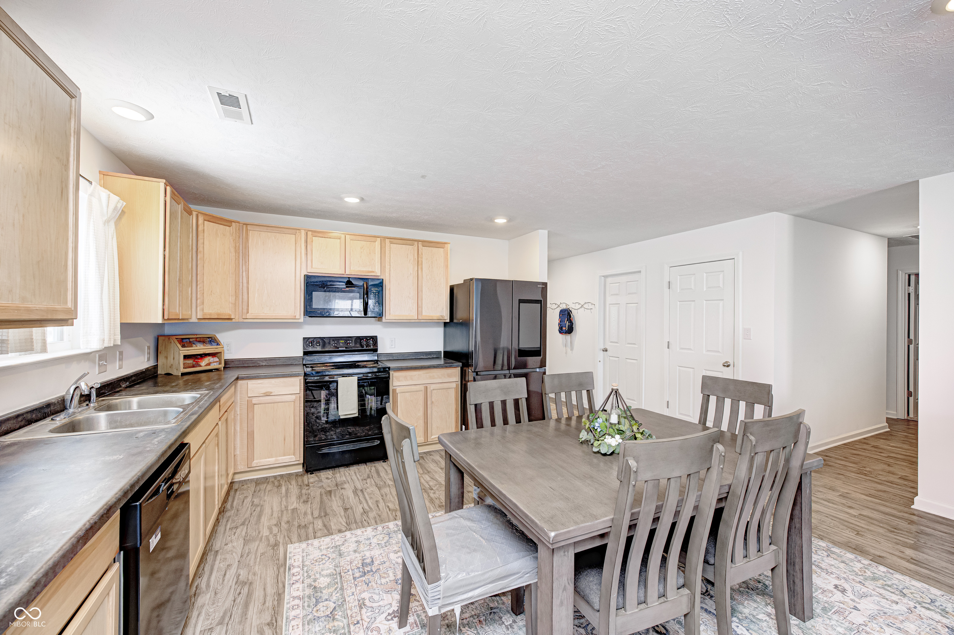 6758 Honeysuckle Way Pendleton, IN 46064 - Photo 7 of 32