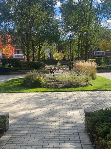 $325,000 | 440 West Mahogany Court, Unit 312, Palatine, IL 60067