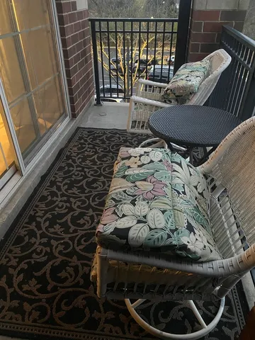 $325,000 | 440 West Mahogany Court, Unit 312, Palatine, IL 60067