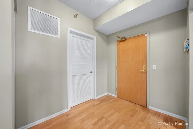 $300,000 | 440 West Mahogany Court, Unit 312, Palatine, IL 60067