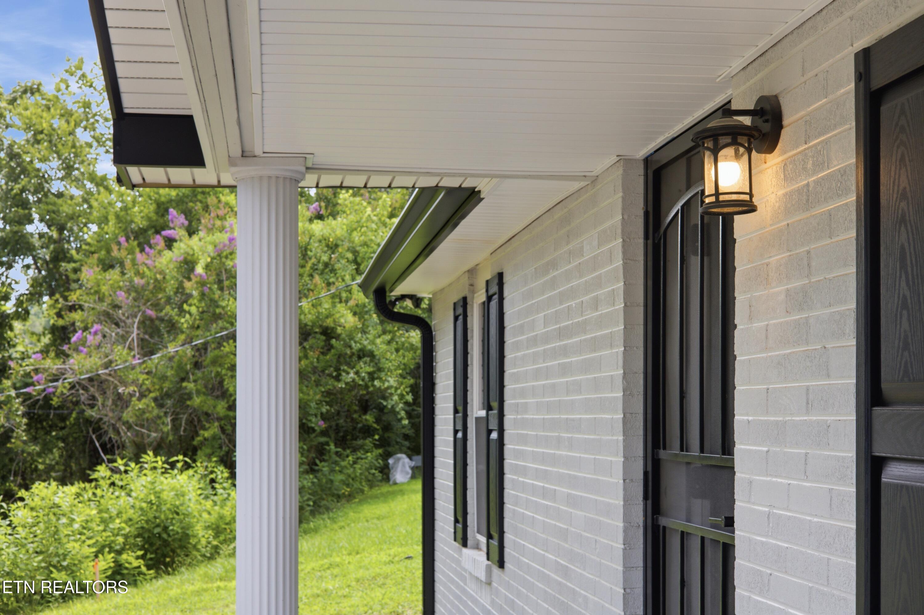 1946 Bluff Road Harriman, TN 37748 - Photo 3 of 50 8781