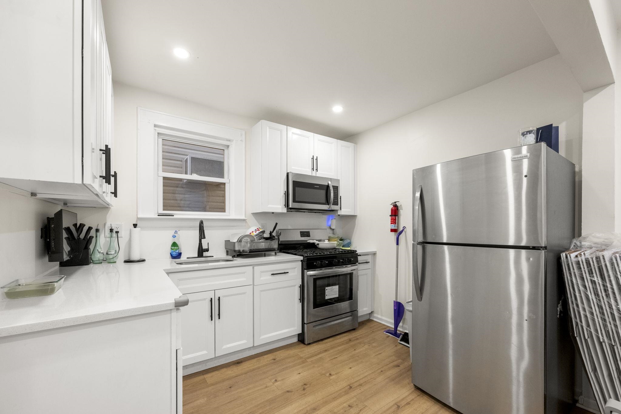 202 Devon Street Kearny, NJ 07032 - Photo 4 of 22