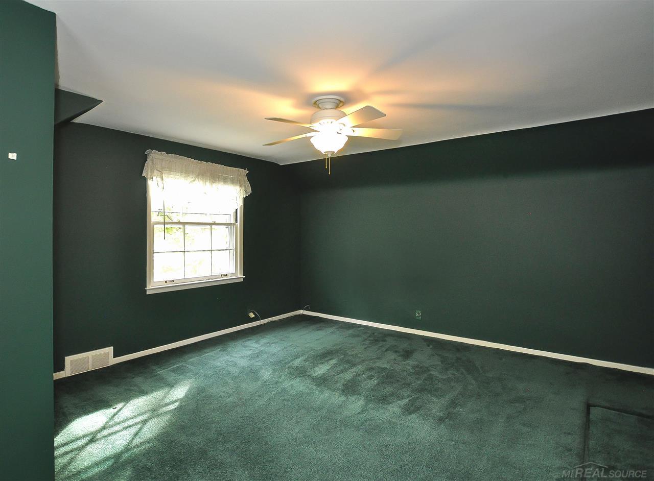 433 Roland Road Grosse Pointe, MI 48236 - Photo 27 of 38 31354659-26.JPG