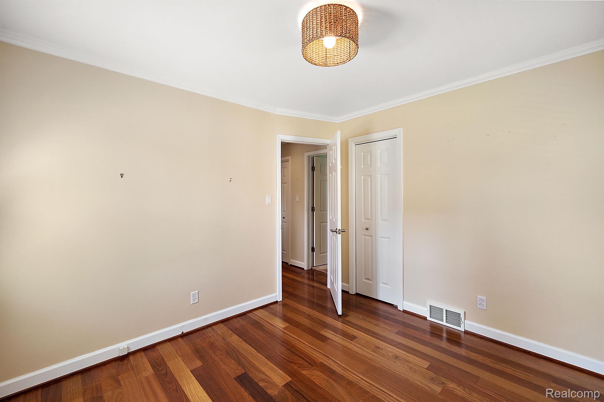 2546 Dorchester Road Birmingham, MI 48009 - Photo 12 of 48