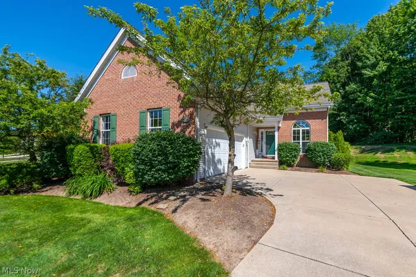 $399,900 | 491 Oaklawn Court, Aurora, OH 44202