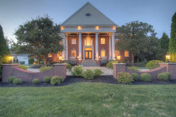 $1,890,000 | 114 West Maple Avenue, Covington, KY 41011