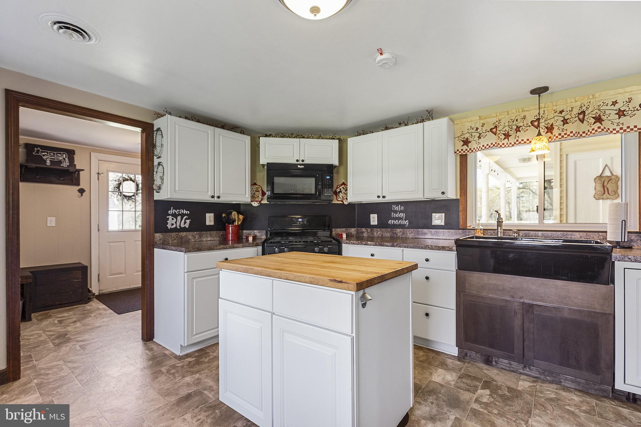 21400 Colton Point Road Avenue, MD 20609 - Photo 9 of 41 Kitchen