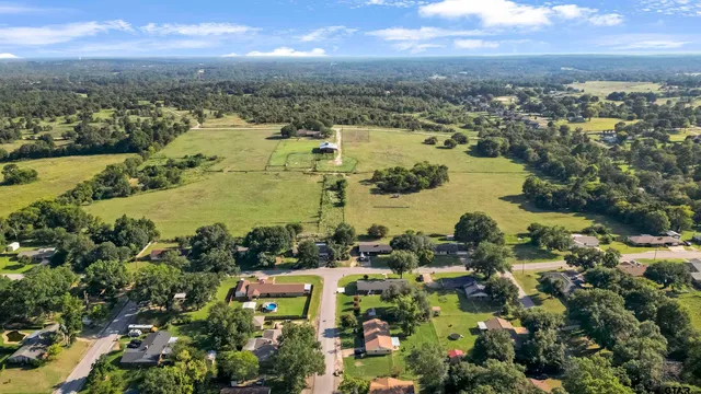 view of a kitchen with kitchen island