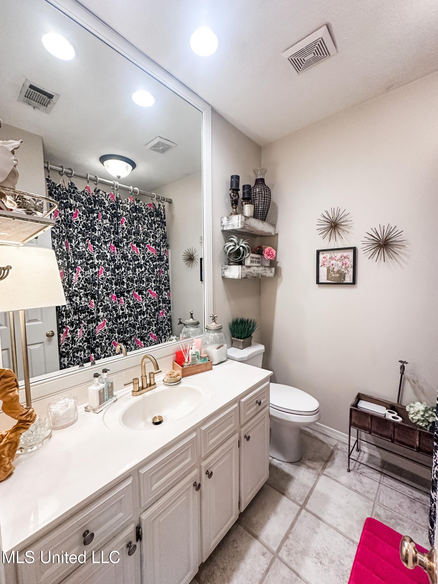 1024 Victoria Square Madison, MS 39110 - Photo 15 of 27 GuestBath