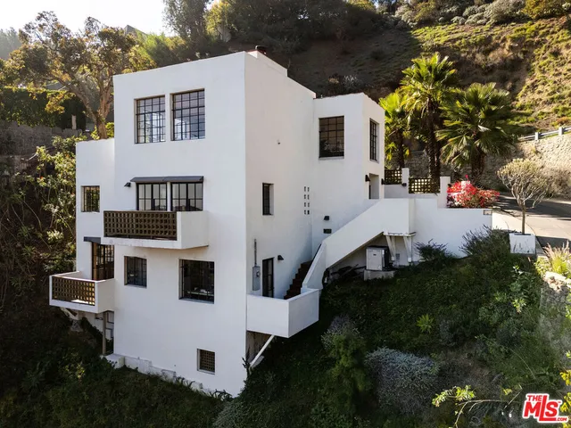 $2,799,000 | 2890 Durand Drive, Los Angeles, CA 90068